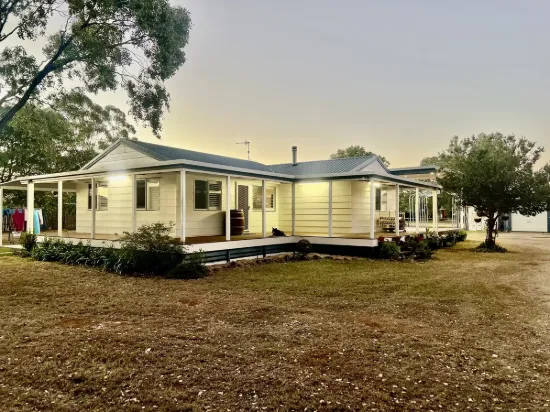 18 Taylor Street, Oakey, Qld 4401