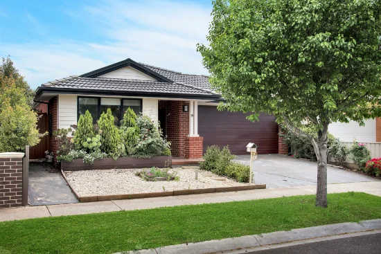 18 Tora Crescent, Fraser Rise, Vic 3336 - For Rent