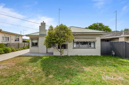 18 Victory Avenue, Alfredton, Vic 3350