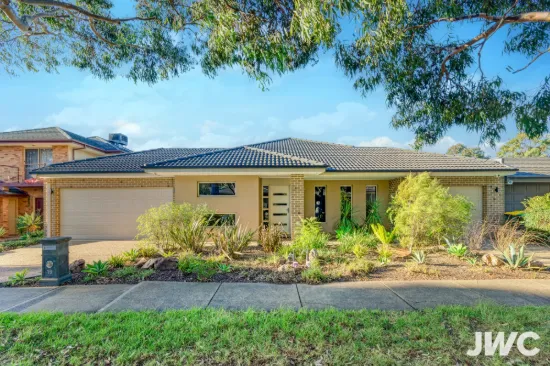 19 Barton Drive, Sandhurst, Vic 3977