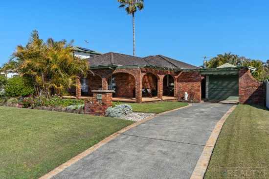 19 Braemar Road, Caves Beach, NSW 2281 - For Sale