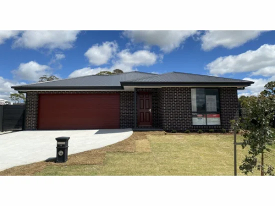 19 Brooklands Circuit, Goulburn, NSW 2580
