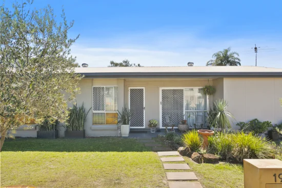 19 Bryant Street, Beachmere, Qld 4510