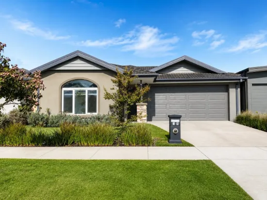 19 Freiberger Grove, Clyde North, Vic 3978
