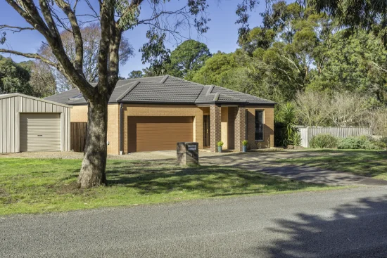 19 Gordon Crescent, Romsey, Vic 3434