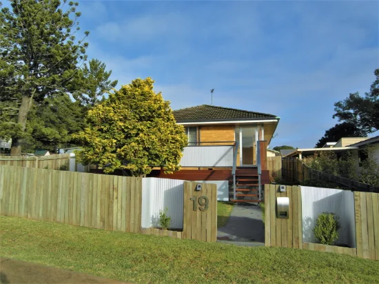 19 Hillside Street, Newtown, Qld 4350