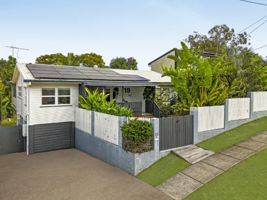 19 Hobart Avenue, Camp Hill, Qld 4152