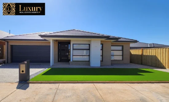 19 hutton street, Deanside, Vic 3336