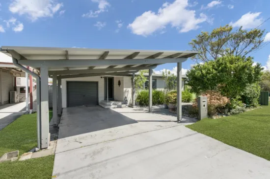 19 Kathleen White Crescent, Killarney Vale, NSW 2261