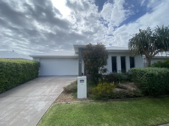 19 Lamatia Dr, Mountain Creek, Qld 4557