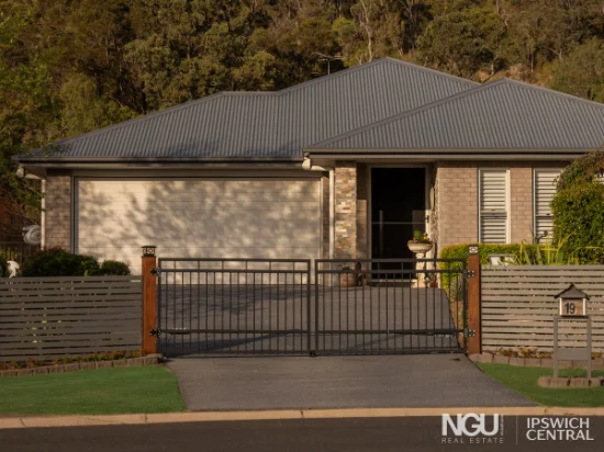 19 Laverton Close, Plainland, Qld 4341