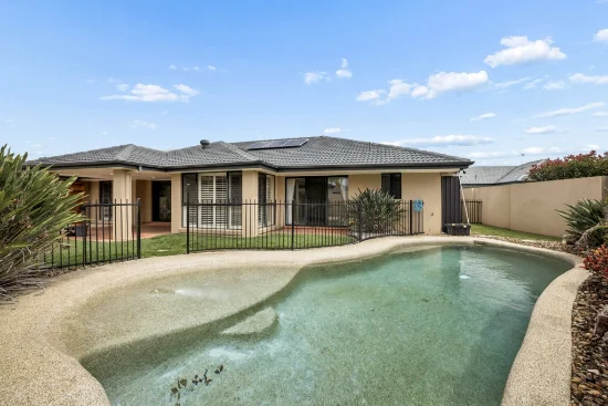 19 Martingale Circuit, Clear Island Waters, Qld 4226