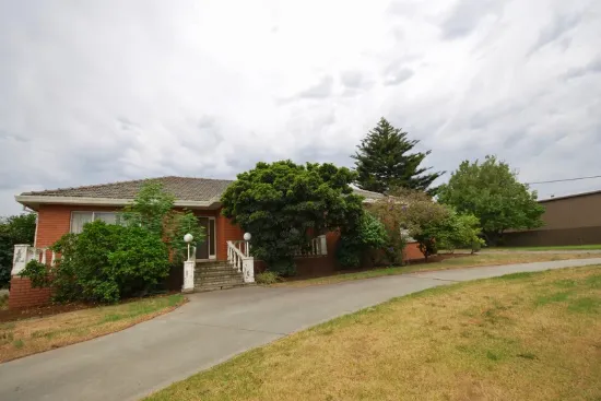 19 Moores Rd, Clyde, Vic 3978