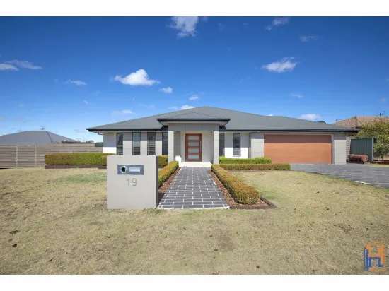 19 Netherton Park Avenue, Armidale, NSW 2350