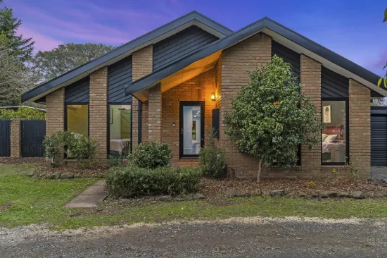 19 Old Farm Way, Romsey, Vic 3434