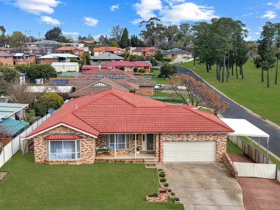 19 Pineview Circuit, Young, NSW 2594