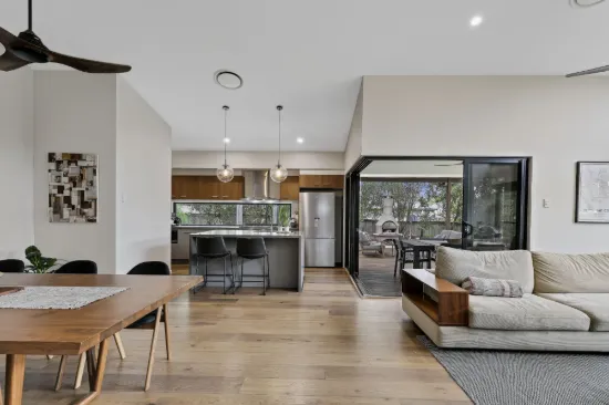 19 Pinnacles Drive, Glass House Mountains, Qld 4518