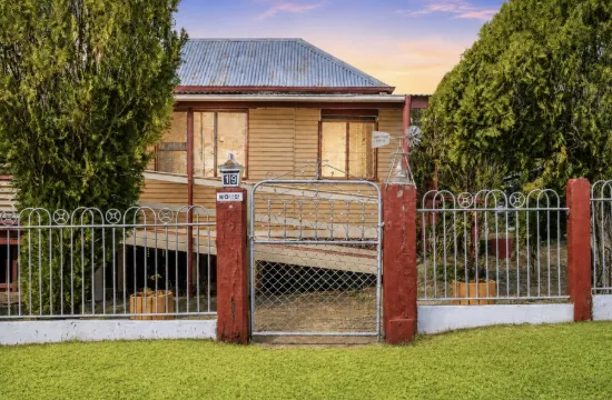 19 Rifle Range Road, Walterhall, Qld 4714