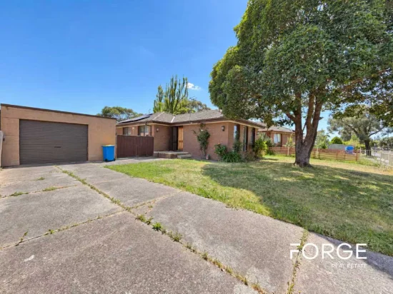 19 Thomas Crescent, Cranbourne, Vic 3977