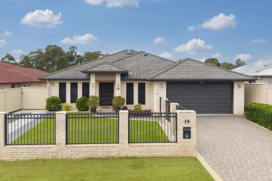 19 Willis Close, Redland Bay, Qld 4165