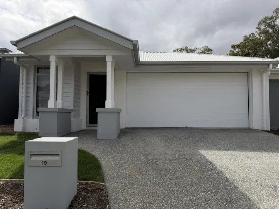19  Zaffar Avenue, Park Ridge, Qld 4125 - For Rent