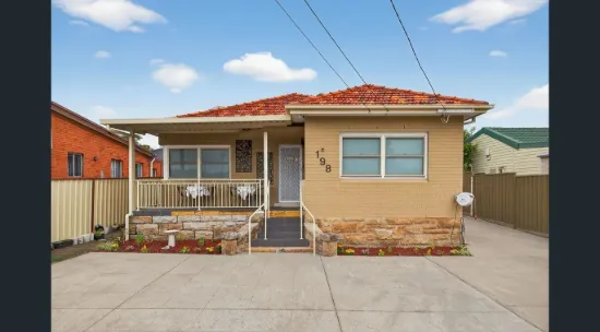 198 Roberts Rd, Greenacre, NSW 2190