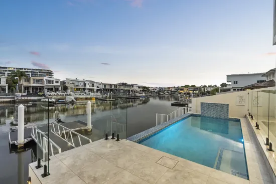 2/10 Middle Quay Drive, Biggera Waters, Qld 4216
