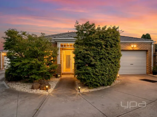 2/11 Kingsford Avenue, Melton South, Vic 3338