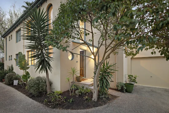 2/122 Mitford Street, Elwood, Vic 3184
