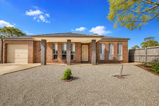 2/13 Equine Cct, Melton South, Vic 3338