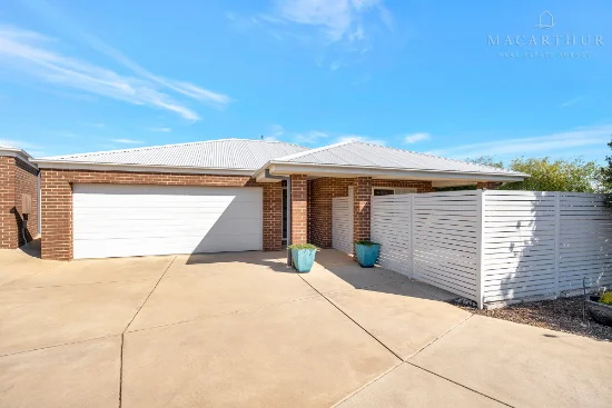 2/15 Muttama Parade, Gobbagombalin, NSW 2650