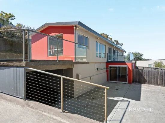 2/178 Derwent Avenue, Lindisfarne, Tas 7015