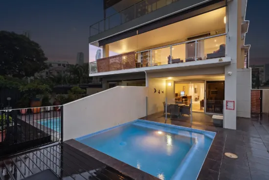 2/19 Paradise Island, Surfers Paradise, Qld 4217