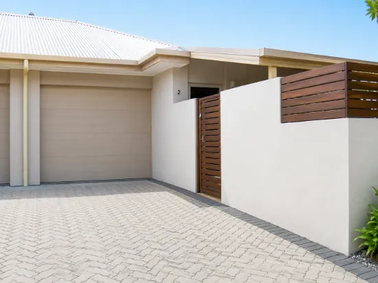 2/2 Grand Parade, Parrearra, Qld 4575