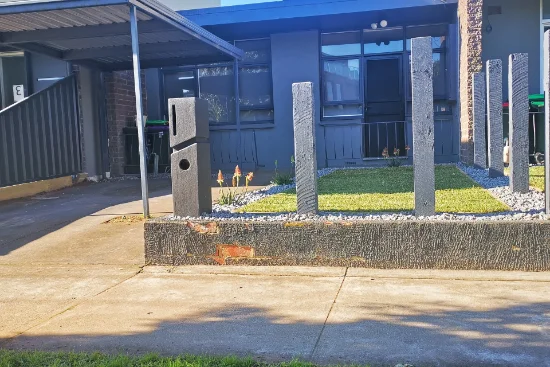 2/2 Grieve Parade, Altona, Vic 3018