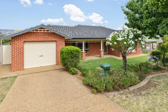 2/2 Lachlan Place, Tatton, NSW 2650