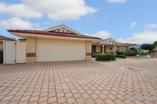 2/2 Planetree Pass, Canning Vale, WA 6155