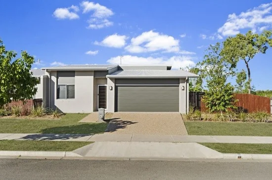 2/2 Pongamia Pde, Mount Low, Qld 4818