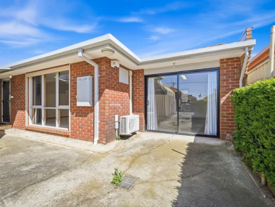 2/21 Reaburn Avenue, St Albans, Vic 3021 - For Rent