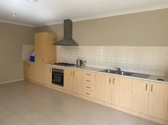 2/23 Mayfield Grove, Altona Meadows, Vic 3028