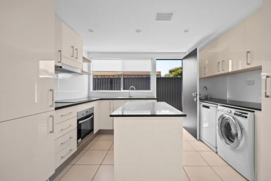 2/24 Gordon St, Labrador, Qld 4215