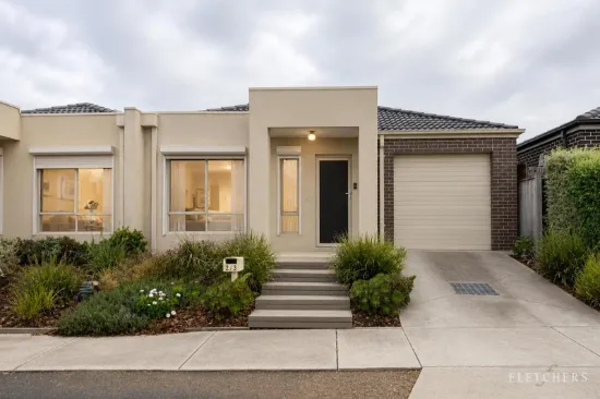 2/3 Weeks Avenue, Harkness, Vic 3337