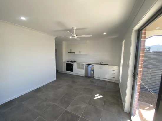 2/38 Cliffdale Place, Kootingal, NSW 2352