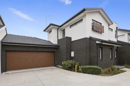 2/4 Fulton Crescent, Burwood, Vic 3125