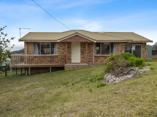 2/4 Levy Street, Bicheno, Tas 7215