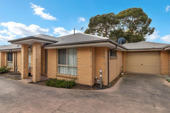2/4 Thomas Street, Pakenham, Vic 3810