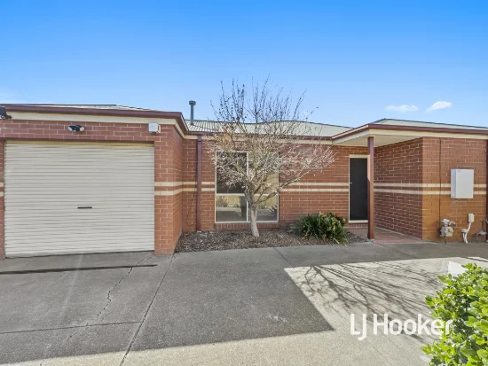2/45 Songlark Crescent, Werribee, Vic 3030