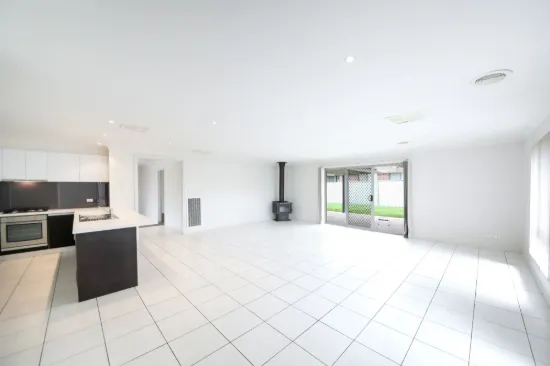 2/451 Kemp Street, Lavington NSW 2641-Image
