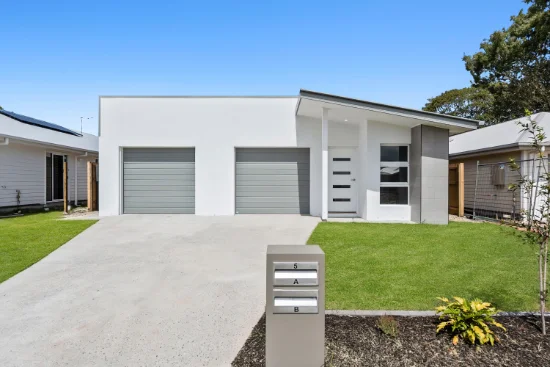 2/5 Bay Street, Beachmere, Qld 4510