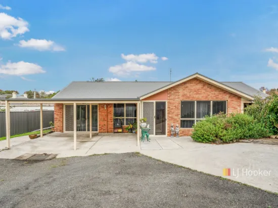 2/5 Holyman Street, Devonport, Tas 7310
